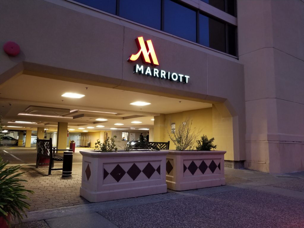 Không gian bên ngoài khách sạn Marriott Bình Dương