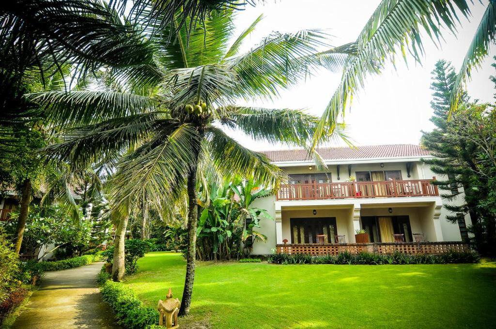 Phòng Bungalow giữa khuôn viên Palm Beach Hotel