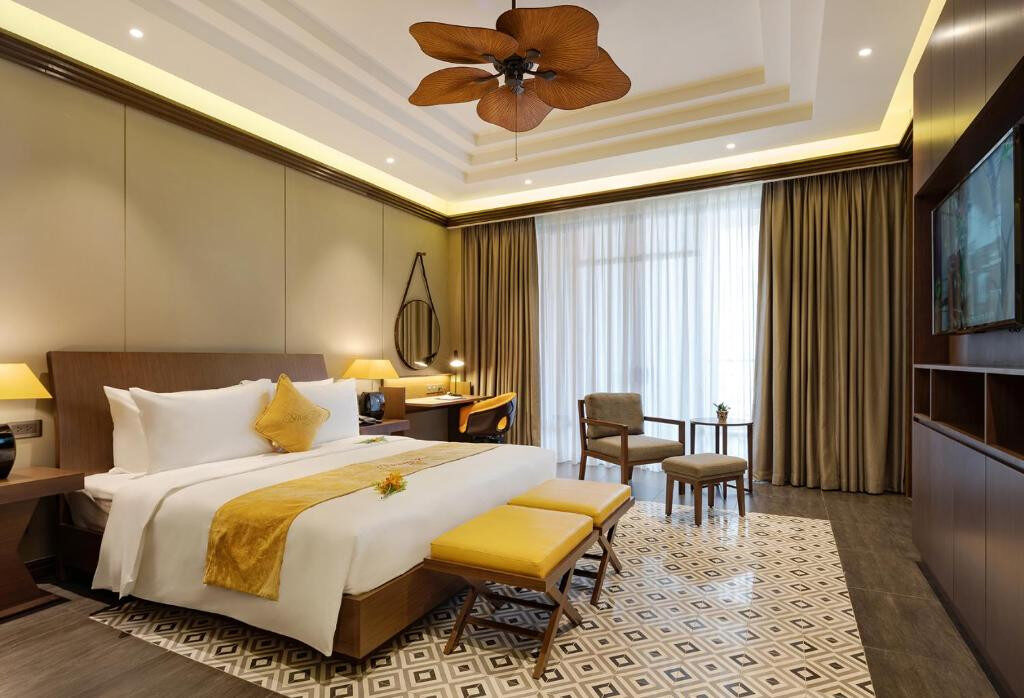 Phòng Superior với không gian yên tĩnh tại Senna Hue Hotel