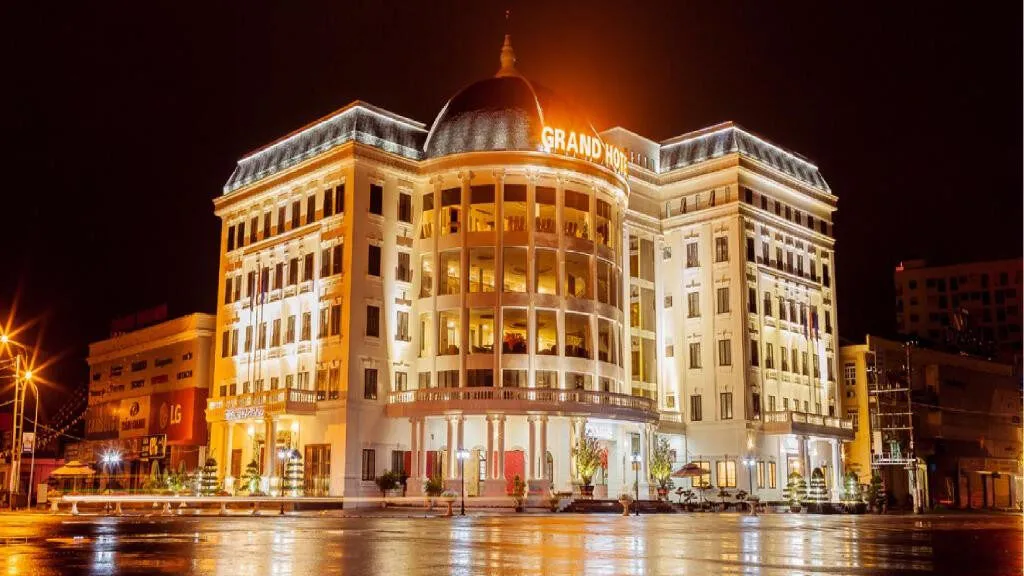 Vẻ ngoài thanh lịch của Grand Hotel Hòa Bình