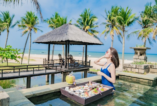 Hồ bơi tại Sun Spa Quảng Bình