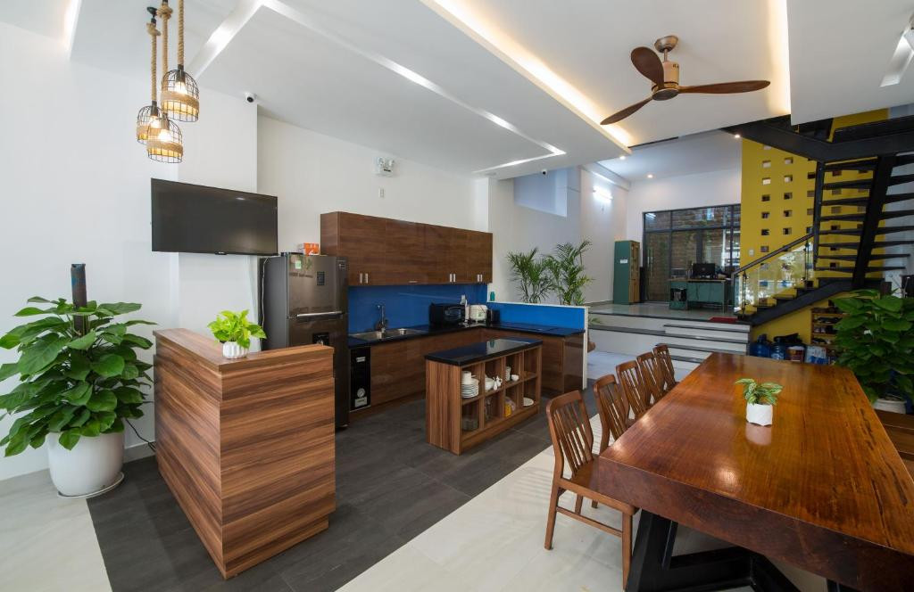 Khu bếp ấm cúng tại La An Homestay