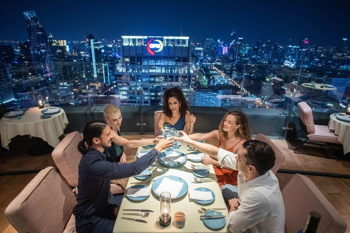 Centara Grand at CentralWorld Bangkok – Điểm nghỉ dưỡng 5 sao nằm ngay trung tâm khu mua sắm và giải trí của xứ Chùa Vàng