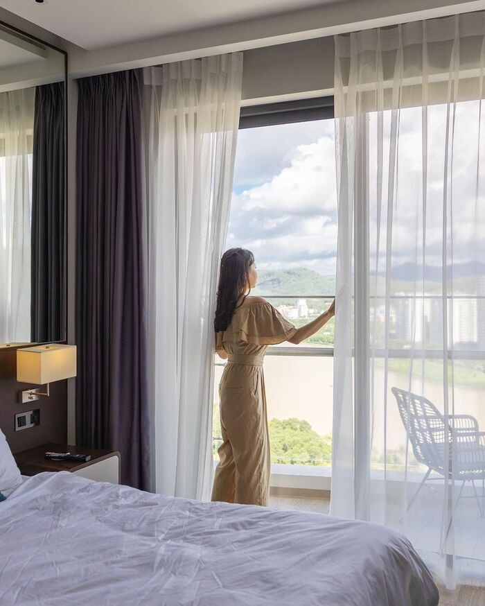 Chiêm ngưỡng trọn vẹn khung cảnh bờ vịnh kỳ quan ngoạn mục từ vị trí Citadines Marina Hạ Long
