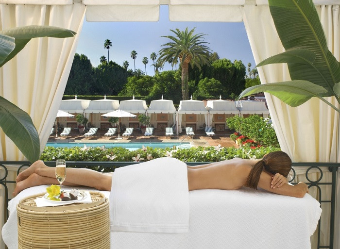 Cung điện màu hồng ở Beverly Hills Hotel làm dân tình đứng ngồi không yên muốn đến check-in cùng ngôi sao Hollywood