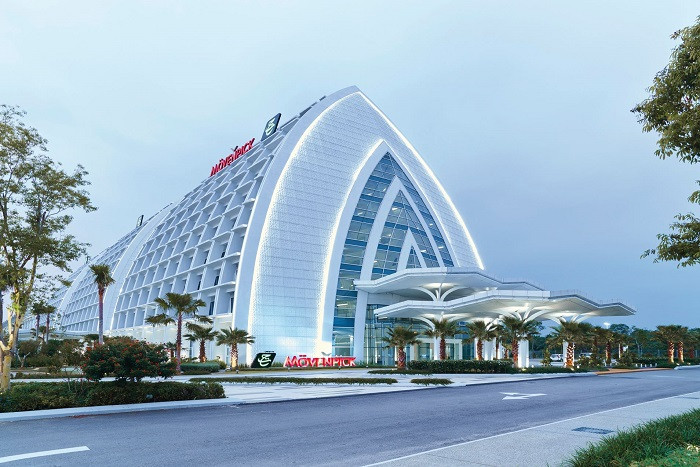 Ghé thăm Movenpick Hotel Convention Centre KLIA, khách sạn mái vòm độc đáo ở đất nước Mã Lai