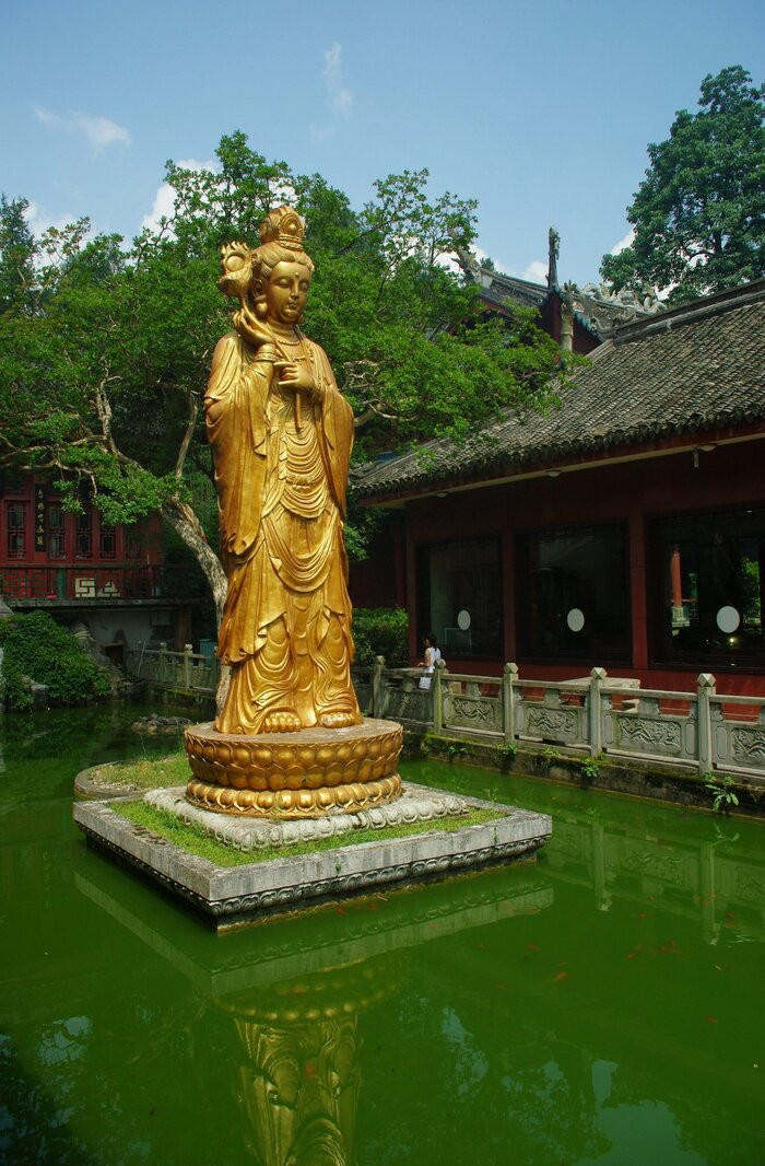 Khách sạn Nhà Trắng Quý Dương: Tòa lâu đài ‘bạc tỷ’ bí ẩn tại Quý Châu Trung Quốc