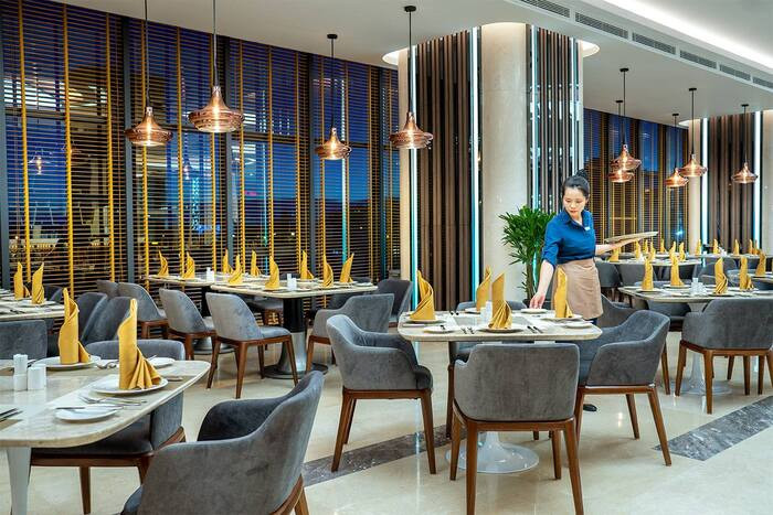 Khám phá nét đẹp quyến rũ nơi vịnh kỳ quan tại khách sạn Phát Linh Hạ Long tọa lạc trên đại lộ Marine