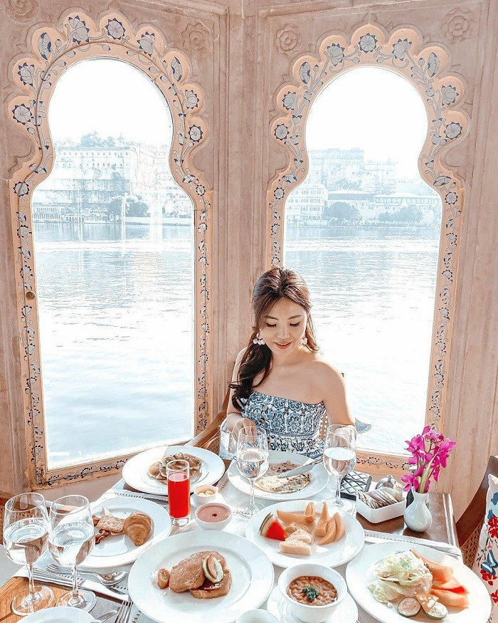 Lạc vào thiên đường Taj Lake Palace, &#8216;cung điện&#8217; nổi xa hoa bậc nhất Ấn Độ