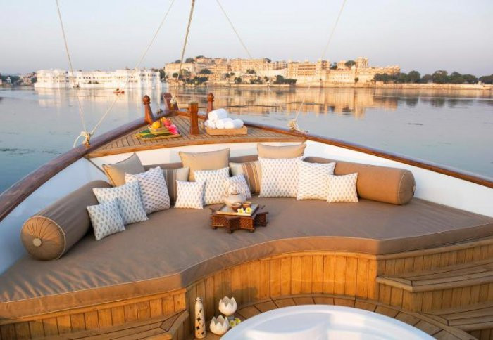 Lạc vào thiên đường Taj Lake Palace, &#8216;cung điện&#8217; nổi xa hoa bậc nhất Ấn Độ