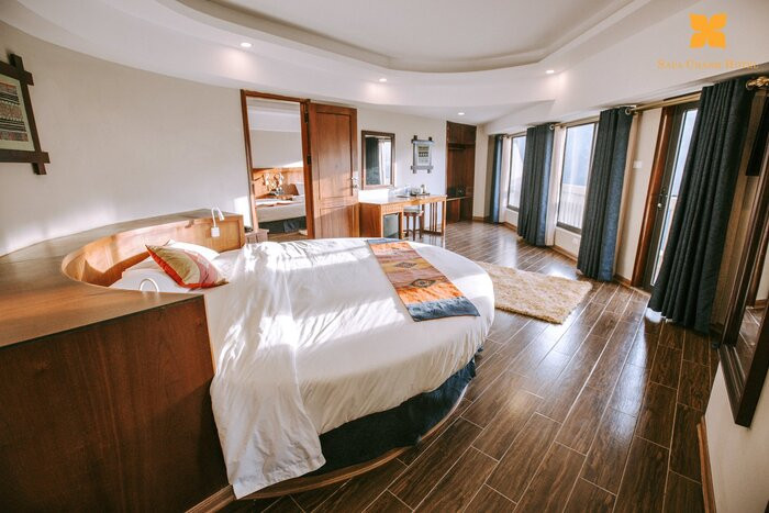 Ngắm nhìn toàn cảnh núi Fansipan và thung lũng Mường Hoa đẹp như tranh vẽ từ khách sạn Sapa Charm