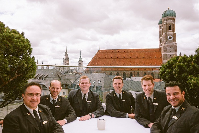 Sau cánh cửa Bayerischer Hof là cả một cuộc sống thượng lưu của giới quý tộc Đức ngày xưa