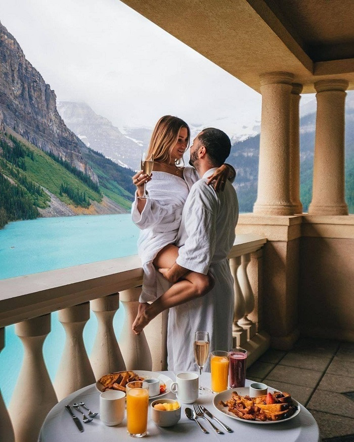 Say đắm vẻ đẹp tựa lâu đài của khách sạn Fairmont Chateau Lake Louise bên di sản nổi tiếng Canada