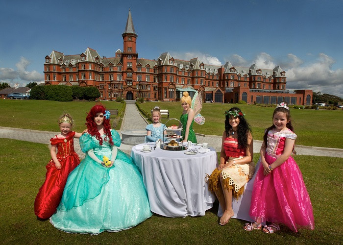 Slieve Donard Resort and Spa, lâu đài lãng mạn phù hợp cho cả gia đình ở Newcastle