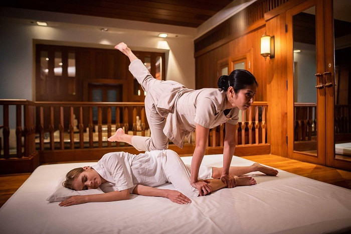 Tận cùng sự sang trọng xứ Cảng thơm là Mandarin Oriental Hong Kong, một trong khách sạn cao cấp nhất thế giới