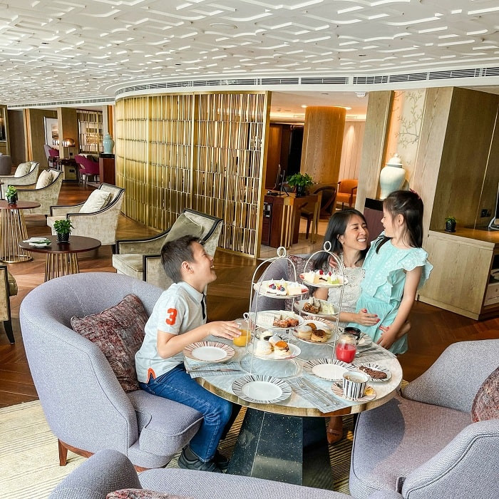 Tận cùng sự sang trọng xứ Cảng thơm là Mandarin Oriental Hong Kong, một trong khách sạn cao cấp nhất thế giới