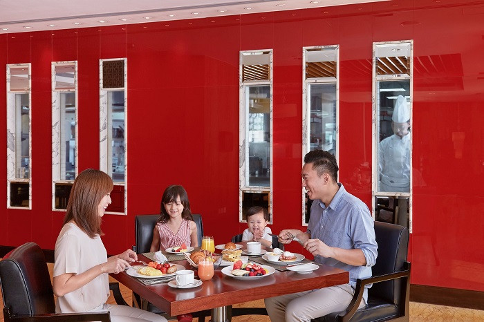 Tận cùng sự sang trọng xứ Cảng thơm là Mandarin Oriental Hong Kong, một trong khách sạn cao cấp nhất thế giới