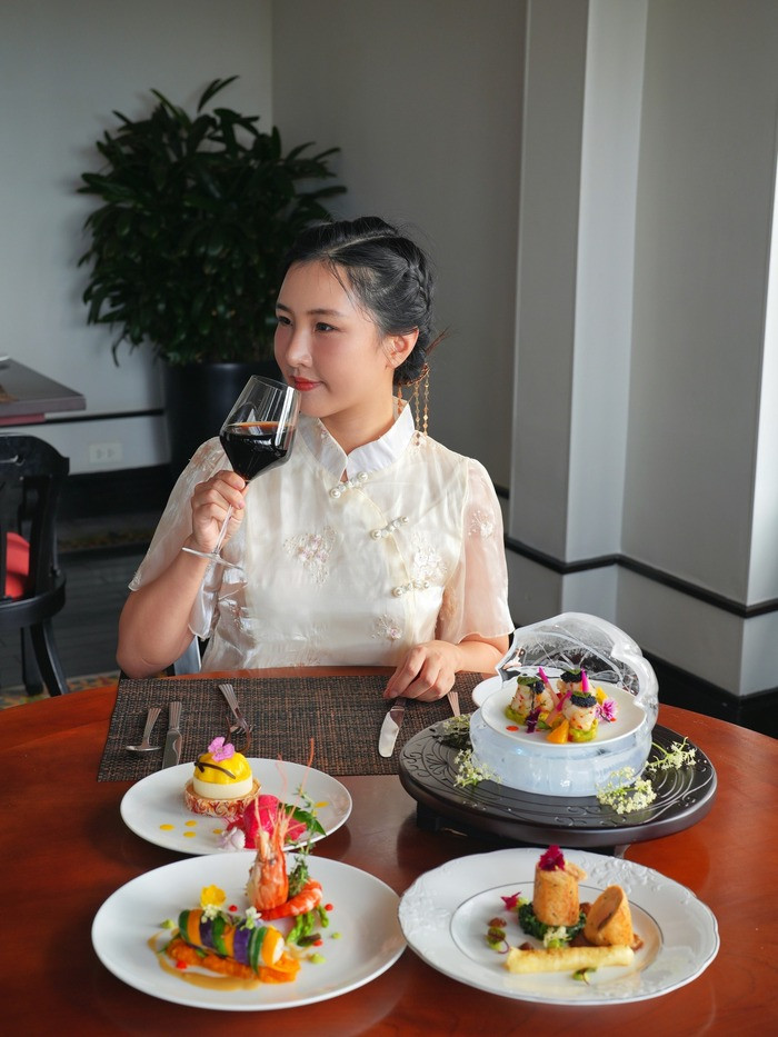 Tận hưởng kỳ nghỉ dưỡng thú vị giữa lòng cố đô với điểm dừng khách sạn nổi tiếng trung tâm Huế