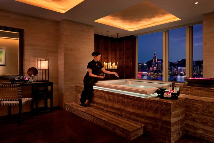 The Peninsula Hong Kong: Vẻ đẹp quyến rũ vượt thời gian tọa lạc tại khu du lịch Tsim Sha Tsui sôi động